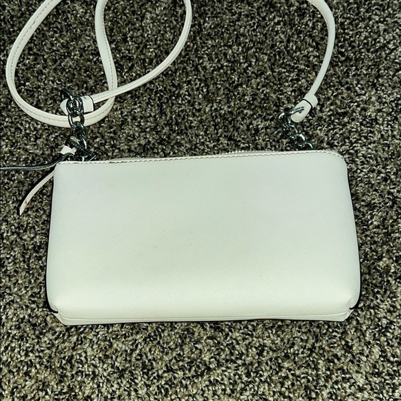 Calvin Klein Elegant Light Pink Crossbody Bag - Picture 4 of 5
